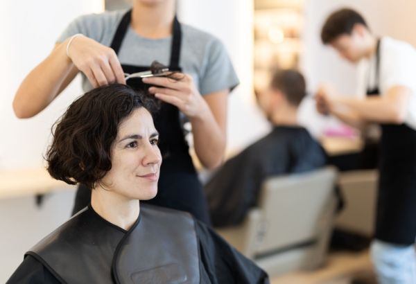 Kapsels voor een vierkant gezicht: de beste stijlen voor jouw klant