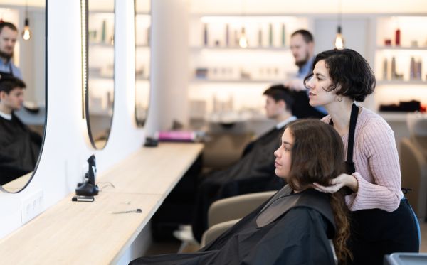 Kapsels voor een ovaal gezicht: de beste stijlen voor jouw klant